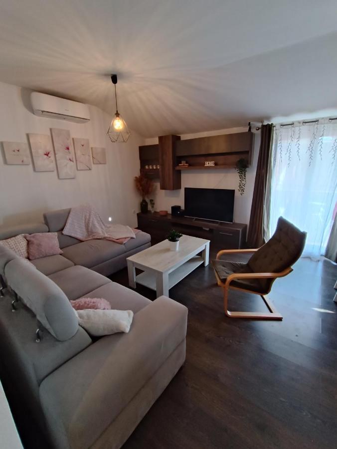 شقة Apartman Brigita بيوغْغاد نا موغو المظهر الخارجي الصورة