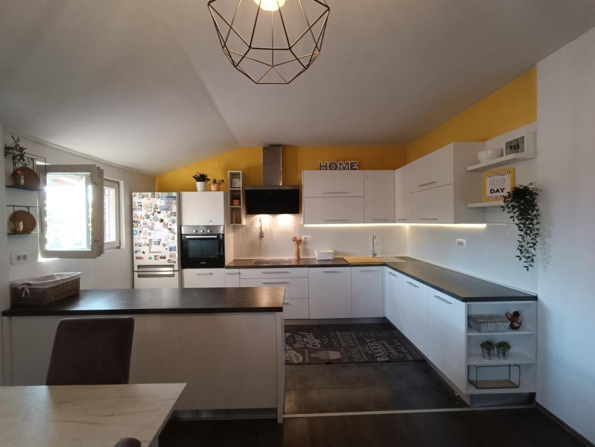 شقة Apartman Brigita بيوغْغاد نا موغو المظهر الخارجي الصورة